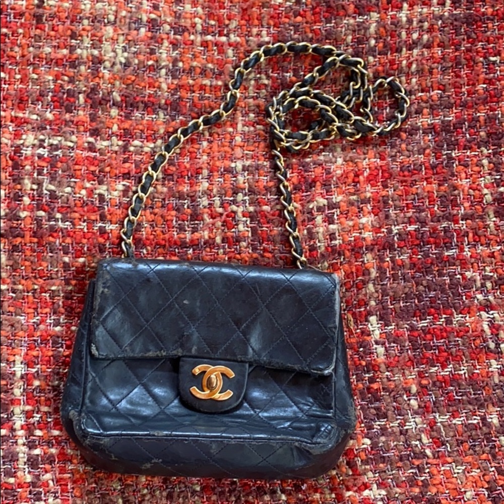 Chanel Authentic quilted chain strap shoulder bag